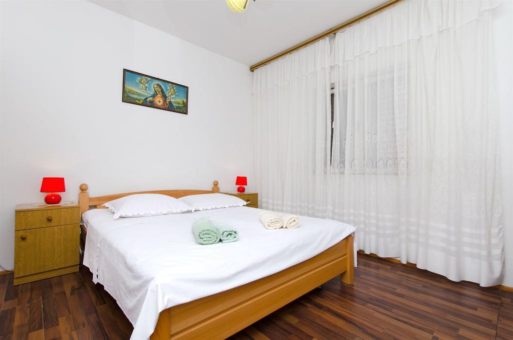 Apartments Ban Dugi Rat Esterno foto